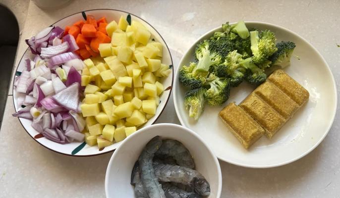 土豆丝炒虾仁，美味又简单（一口咬下，鲜香可口，用料简单又实惠）