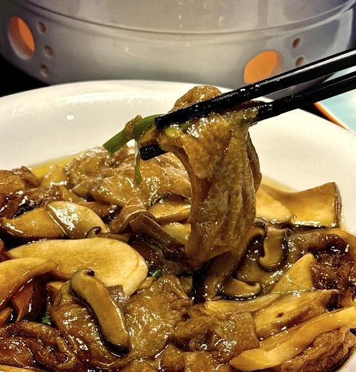 双菇面筋，香鲜美味（自制双菇面筋，不用愁快餐不健康）