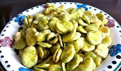 油炸蚕豆——美味可口的零食（做法简单，口感香脆，适合各种场合）