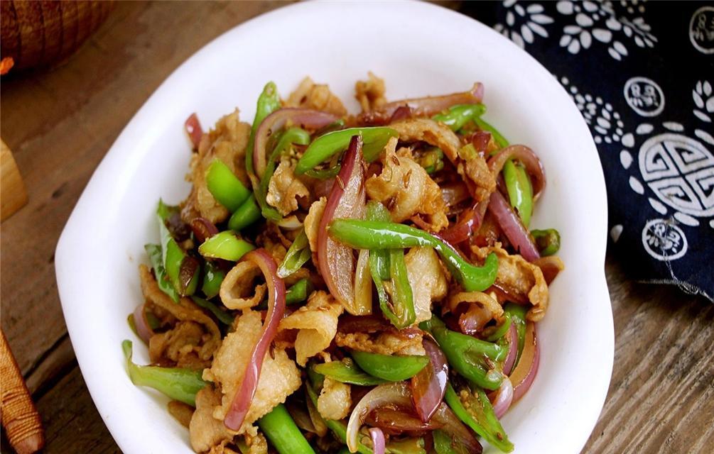 孜然肉片的制作方法（教你如何做出口感十足的孜然肉片）