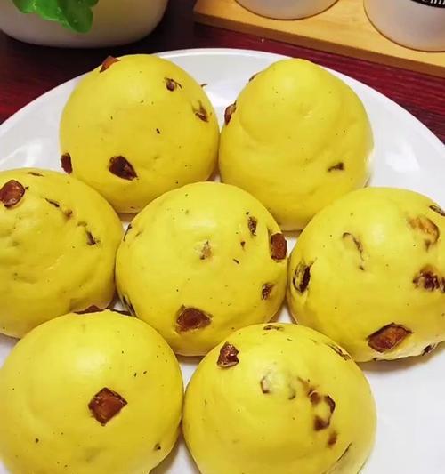 一口咬下去，香浓窝窝头（以玉米面和豆渣为主料，独具特色的北方小吃）