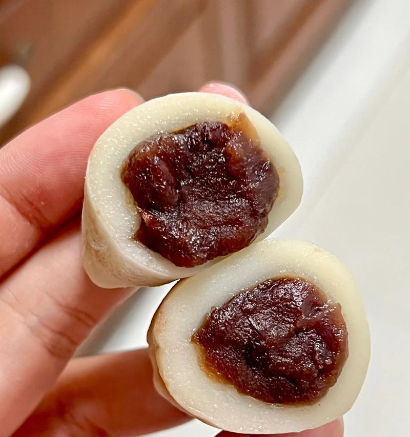 手工红豆沙凉糕制作方法（简单易学，轻松做出美味凉糕）