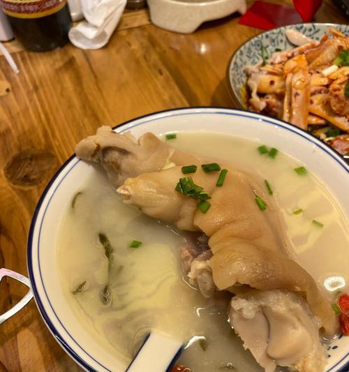 猪蹄米粉，鲜美可口的家常美食（传统家常味，健康营养好）
