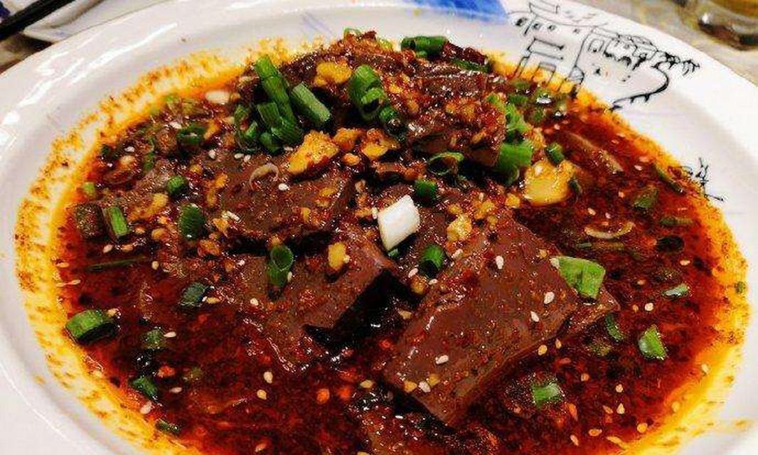 尝鲜必备！蒜沫羊血的制作方法剖析（享受美食的最佳选择，今日就学会制作！）