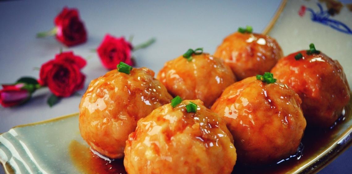 炸狮子头，传统美食新变革（口感鲜美、外酥里嫩，体验传统美味新滋味）