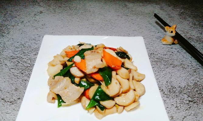 家常美味-三菇炒肉片的制作方法（如何做出口感鲜美、清香十足的三菇炒肉片）