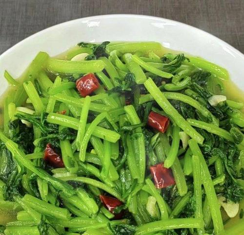家常素炒茼蒿菜做法（美味清淡健康，如何做出好吃的茼蒿菜？）
