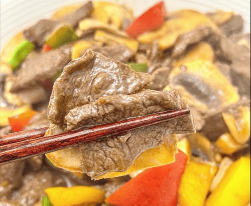 香嫩彩椒爆牛肉的家常做法（简单易学，口感清爽，尝鲜必备）