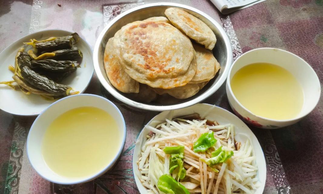 手工制作美味羊肉馅饼（传统手艺，口感绝佳）