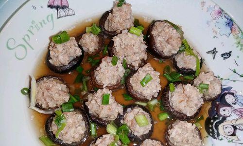 香菇焖肉丸，美味营养的家常菜（15个步骤教你轻松制作香菇焖肉丸）