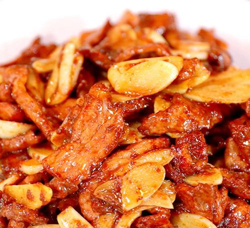 香辣小炒肉，鲜香可口的家常美食（学会这道菜，让你成为家庭主厨的宠儿）