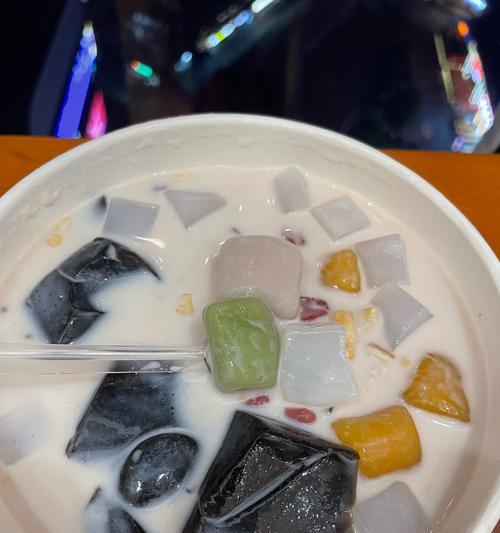 健康美味，轻松DIY水果牛奶冰沙粥（营养丰富，色香味俱佳；做法简单，家庭必备）