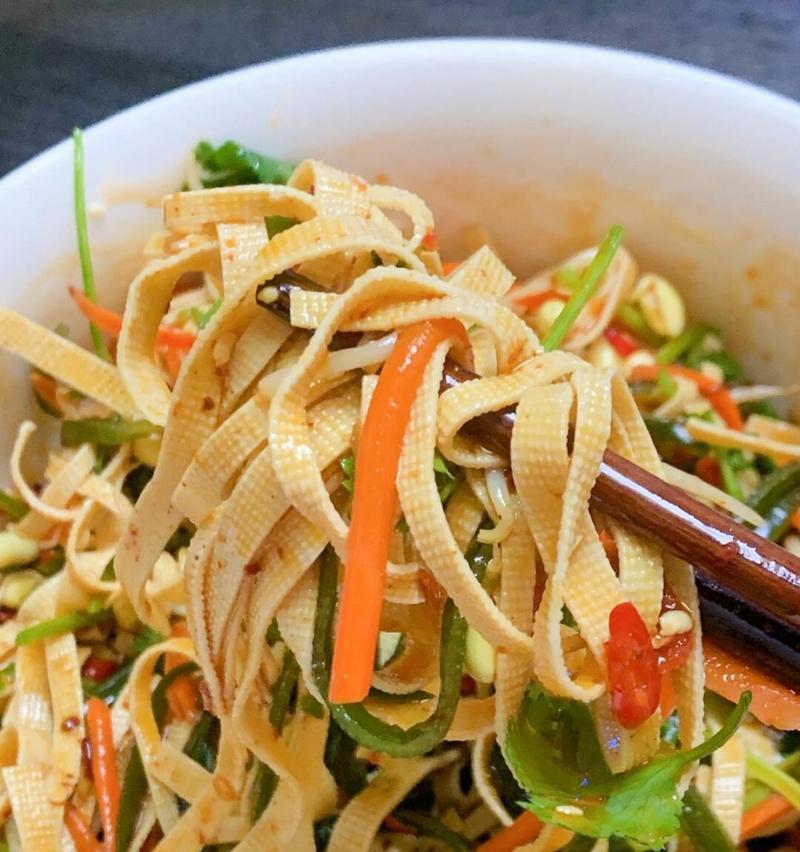 以什锦三丝为主的中式美食制作（精选食材，口感独特，健康美味）