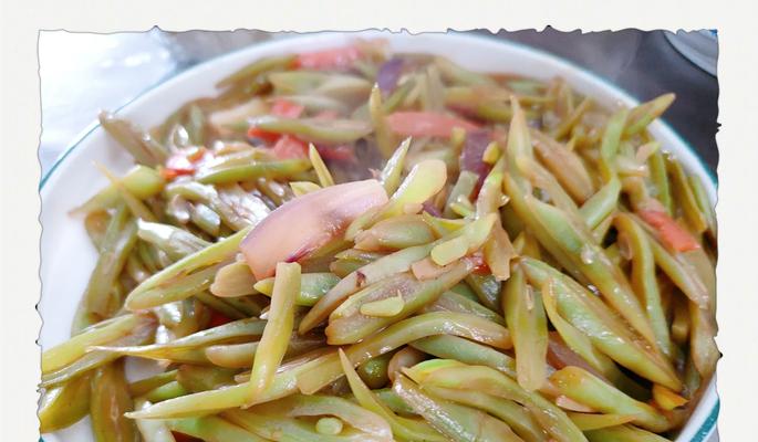 滋味鸡丝芸豆炒，美味又健康（家庭厨房里的营养美食）
