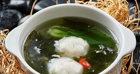 以水丸子菜心汤为主题的家常美食制作（做法详解，让你在家也能吃到正宗的汤菜一条龙）