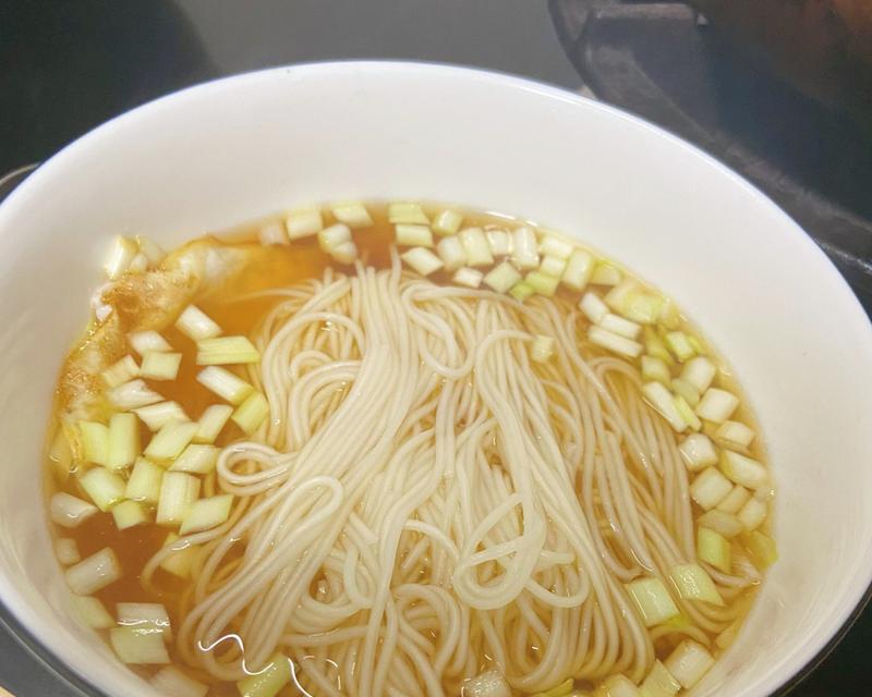 清汤鲜面的制作方法（教你如何做一碗口感绝佳的清汤鲜面）