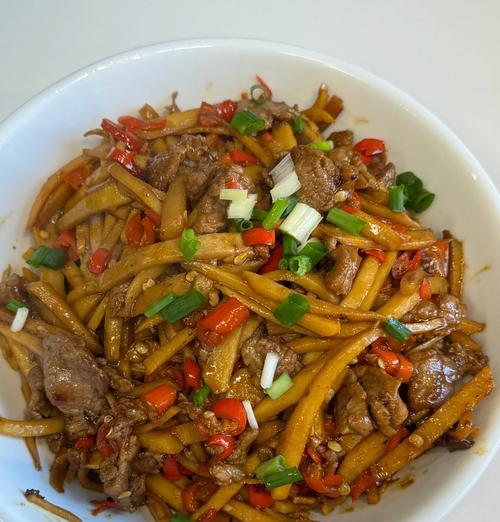 芋头烧牛肉，营养美味又下饭的家常菜（以芋头为主角，牛肉为辅助，做出的一道香喷喷的美食）