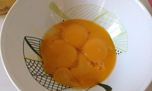手把手教你制作口感松软的烫面戚风蛋糕（以烫面方法打造口感轻盈的八寸戚风蛋糕，让你爱不释手）