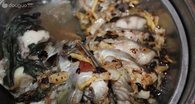 清蒸潜鱼，健康美味的海鲜佳肴（掌握清蒸潜鱼的窍门，享受纯净的风味）
