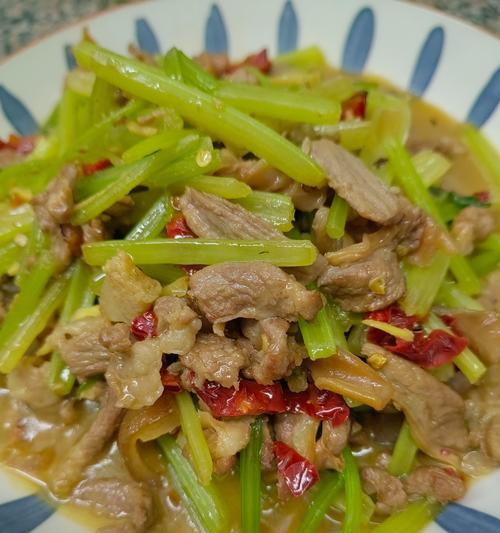 家常美食之水芹菜炒肉（清香可口，营养丰富，快乐自制）