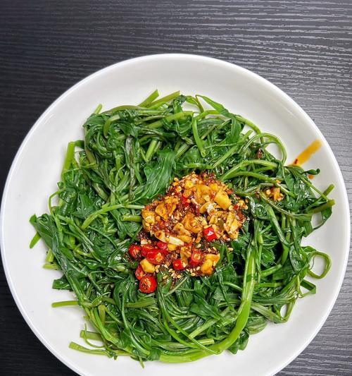 素食美食（轻松学会以素炒空心菜，健康又美味）