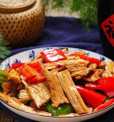 肉饼鸡蛋炒米粉的制作方法（一道美味又简单的家常菜）