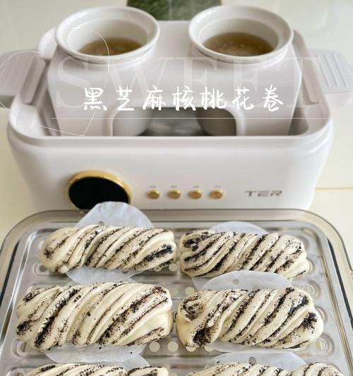 如何制作美味的芝麻糖花卷（传统风味的家常小吃）