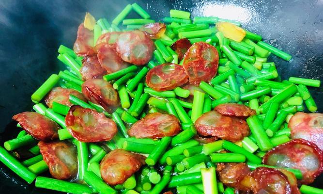 蒜心炒腊肠，美味不容错过！（家常菜谱，健康美食，营养又好吃。）