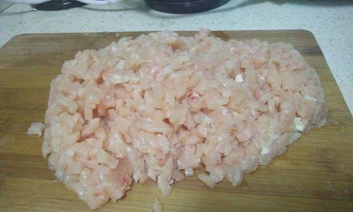 酸辣脆皮黄瓜制作全攻略（家庭厨房也能轻松做出美味小食）