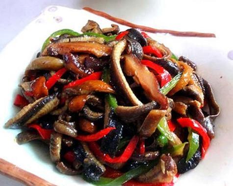 如何制作美味爆炒鳝鱼丝（一种香气扑鼻、口感细腻的佳肴）