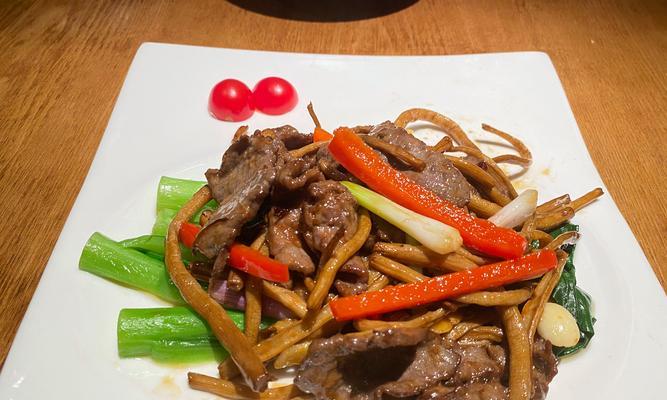 茶树菇焖鸡腿的做法（美味易做，营养丰富的家常菜）
