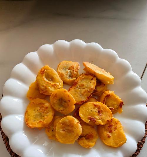 美味香蕉小煎饼，轻松DIY！（简单易学的香蕉小煎饼，快来品尝吧！）