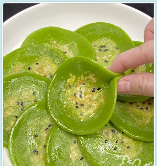 用新鲜菠菜制作香脆美味菠菜饼（一道简单易学的健康小吃）