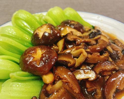 香菇薯粉汆肥羊——重口味美食（用香菇和薯粉打造的独特味道，让肥羊更加美味可口）