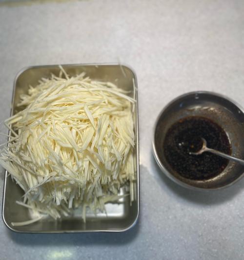 清爽健康，素炒茭白美味开胃（以素炒茭白为主菜的配菜搭配及做法详解）