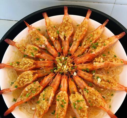 简单做法教你制作美味蒜蓉琥珀虾（家常料理必备，鲜香味美，）