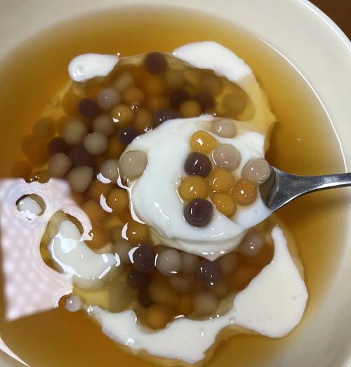 手工仙芋圆的制作方法（自制美味小吃，让你爱上烹饪）