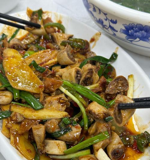 酸莱新滋味——生肠炒酸莱（传统佳肴与时尚口味的完美结合）