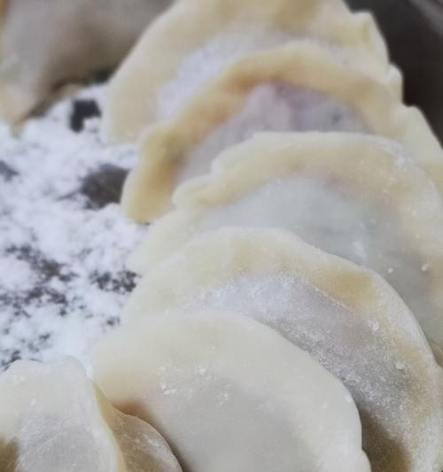 猪肉青椒馅饺子的制作方法（健康美味的家常小吃）