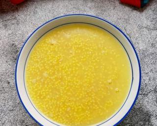 早餐蔬菜燕麦小米粥，营养又美味（健康生活从早餐开始；燕麦小米粥，不简单的搭配）