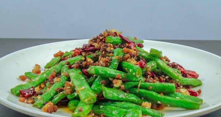 美味易做，咸肉四季豆的家常做法（口感爆棚，营养丰富，挑战味蕾的最佳选择）