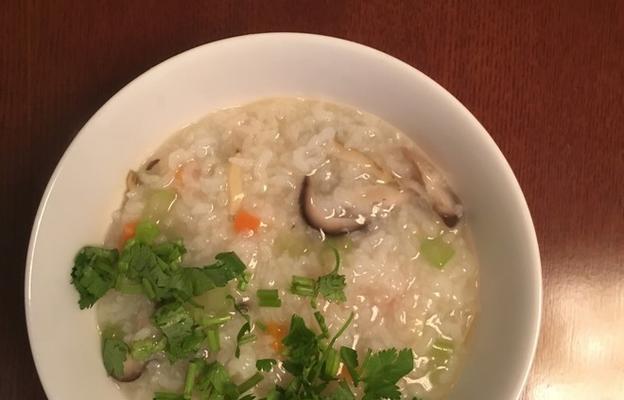 粤式香菇鲍鱼粥的制作方法（如何用简单的材料制作一道口感鲜美的粤菜主食）