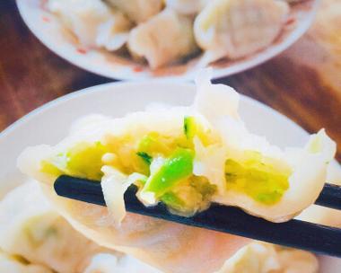 美味健康的以西葫芦鸡蛋水饺（自制水饺，轻松入手，营养美味一次拥有）