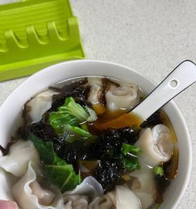 紫菜馄饨的制作方法（让你在家也能轻松做出美味的紫菜馄饨）