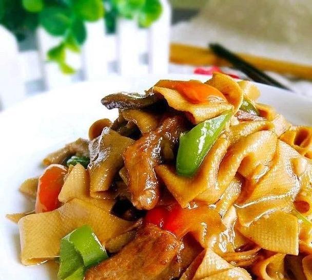 家常美食——猪肉炒豆干（营养美味，轻松自制）