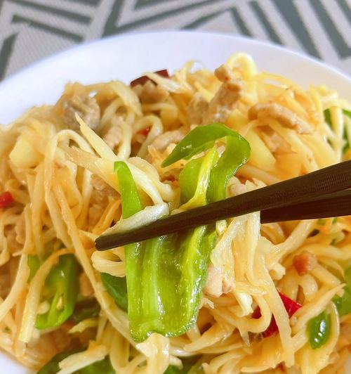 小炒茭白的美味做法（以清热解毒、营养丰富为特点，轻松学会小炒茭白的做法）