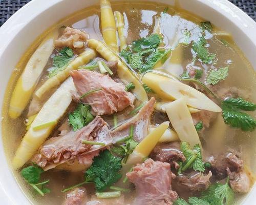 营养美味，以竹笋炖鸡的做法（味蕾满足，享受健康生活）