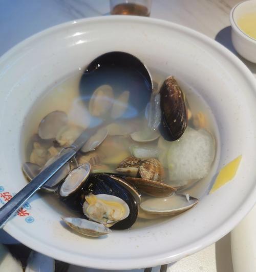 家常美食——八味蹄膀汤（营养丰富，滋补健身，赏味兼备）