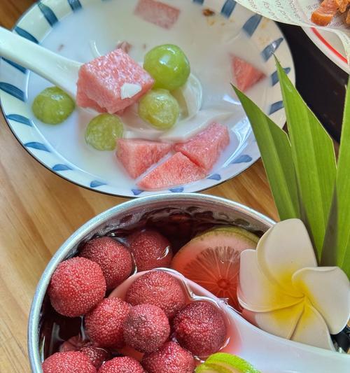 清爽西瓜丝，夏日鲜果美食（让你在炎炎夏日尽情享受西瓜的清甜）