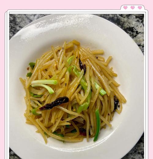 香辣土豆丝的制作方法（辣度适中，口感香脆，一道家常美食的制作方法）